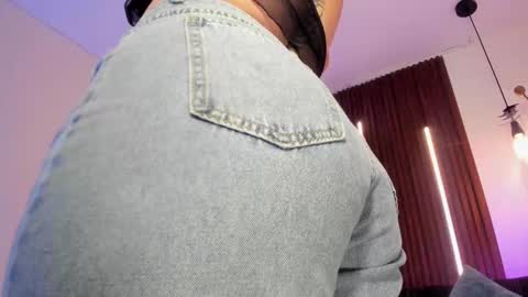 Snapshot of ariianabaker chatting on 01-06-26, 01:15 Arianna online show from 01-06-26, 01:15