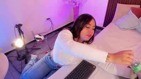 Snapshot of ariianabaker chatting on 02-22-26, 02:04 Arianna online show from 02-22-26, 02:04