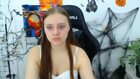 arinabelle online show from 10-24-25, 03:36