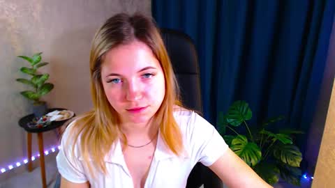 Arlana online show from 10-21-25, 02:01