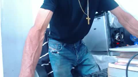 Snapshot of armaduradeacero chatting on 10-18-25, 08:04 armaduradeacero online show from 10-18-25, 08:04