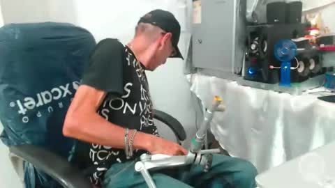 Snapshot of armaduradeacero chatting on 10-26-25, 09:48 armaduradeacero online show from 10-26-25, 09:48