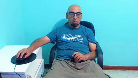 Snapshot of arnelux72 chatting on 01-12-25, 04:52 arnelux72 online show from 01-12-25, 04:52