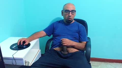 Snapshot of arnelux72 chatting on 02-02-25, 05:32 arnelux72 online show from 02-02-25, 05:32