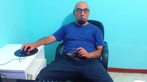 Snapshot of arnelux72 chatting on 02-03-25, 05:18 arnelux72 online show from 02-03-25, 05:18