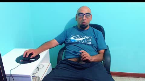 Snapshot of arnelux72 chatting on 02-09-25, 05:19 arnelux72 online show from 02-09-25, 05:19