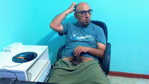 Snapshot of arnelux72 chatting on 03-04-25, 05:42 arnelux72 online show from 03-04-25, 05:42