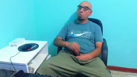 Snapshot of arnelux72 chatting on 03-10-25, 05:11 arnelux72 online show from 03-10-25, 05:11