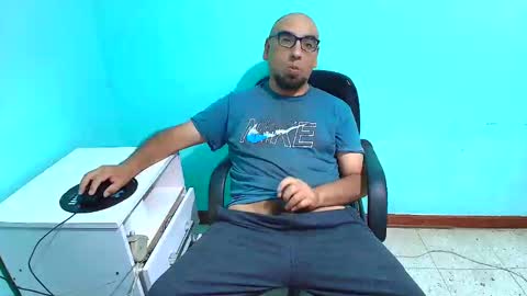 Snapshot of arnelux72 chatting on 09-28-25, 05:13 arnelux72 online show from 09-28-25, 05:13