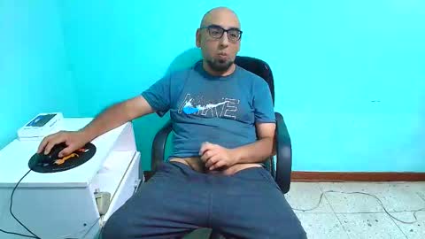 Snapshot of arnelux72 chatting on 09-29-25, 05:01 arnelux72 online show from 09-29-25, 05:01