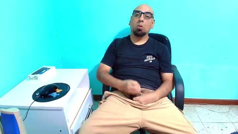 Snapshot of arnelux72 chatting on 12-02-25, 05:13 arnelux72 online show from 12-02-25, 05:13