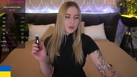 Snapshot of arolinanight chatting on 12-11-24, 09:12 AROLINA online show from 12-11-24, 09:12