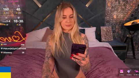 Snapshot of arolinanight chatting on 10-28-25, 10:01 AROLINA online show from 10-28-25, 10:01