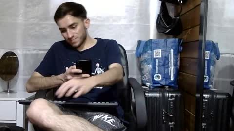 Aron G Franco online show from 11-17-25, 05:41