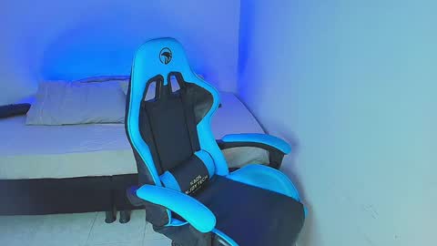 noah and ivy online show from 01-13-25, 03:23