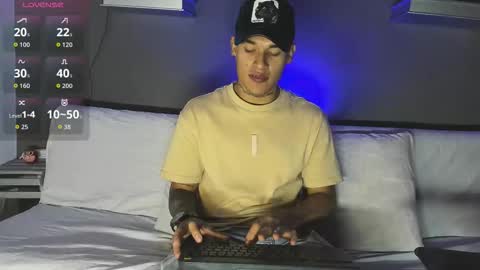 Snapshot of aroon_fit chatting on 02-18-26, 08:27 AROON HOT online show from 02-18-26, 08:27