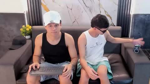 Aroon   online show from 04-13-26, 03:56