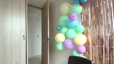 Snapshot of art_fer chatting on 02-25-25, 04:53 Fernanda online show from 02-25-25, 04:53