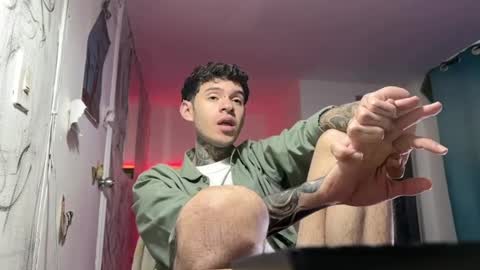 Snapshot of arteemiis chatting on 12-27-24, 12:39 online show from 12-27-24, 12:39