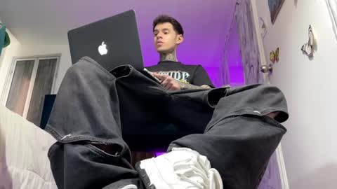 Snapshot of arteemiis chatting on 12-27-24, 08:50 online show from 12-27-24, 08:50