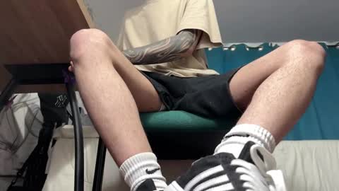 Snapshot of arteemiis chatting on 12-29-24, 10:23 online show from 12-29-24, 10:23