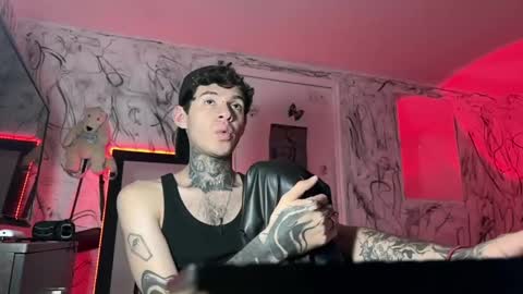 Snapshot of arteemiis chatting on 02-07-25, 10:20 online show from 02-07-25, 10:20