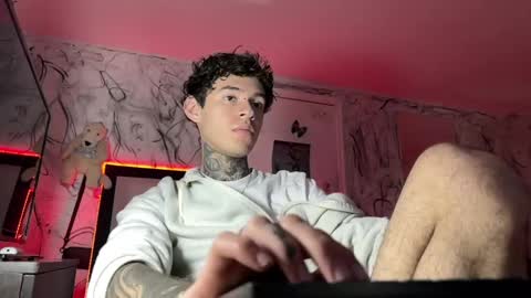 Snapshot of arteemiis chatting on 02-11-25, 09:25 online show from 02-11-25, 09:25