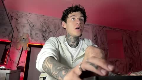 Snapshot of arteemiis chatting on 02-12-25, 10:14 online show from 02-12-25, 10:14