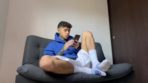 Snapshot of arteemiis chatting on 03-04-25, 12:12 online show from 03-04-25, 12:12