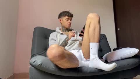 Snapshot of arteemiis chatting on 03-06-25, 08:16 online show from 03-06-25, 08:16