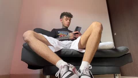 Snapshot of arteemiis chatting on 03-12-25, 01:19 online show from 03-12-25, 01:19