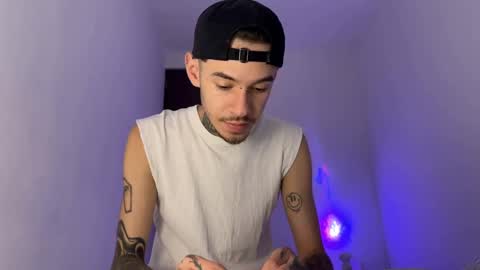 Snapshot of arteemiis chatting on 09-11-25, 12:44 online show from 09-11-25, 12:44