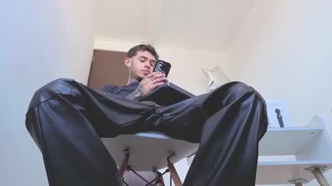 Snapshot of arteemiis chatting on 09-20-25, 10:22 online show from 09-20-25, 10:22