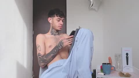 Snapshot of arteemiis chatting on 09-21-25, 10:28 online show from 09-21-25, 10:28