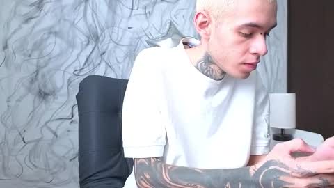 Snapshot of arteemiis chatting on 09-28-25, 12:10 online show from 09-28-25, 12:10