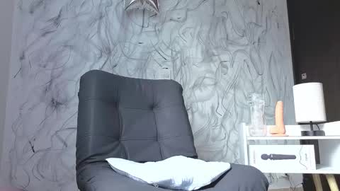 Snapshot of arteemiis chatting on 09-30-25, 12:21 online show from 09-30-25, 12:21