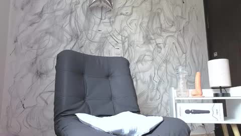 Snapshot of arteemiis chatting on 10-03-25, 11:18 online show from 10-03-25, 11:18