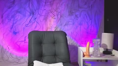 Snapshot of arteemiis chatting on 10-12-25, 09:41 online show from 10-12-25, 09:41