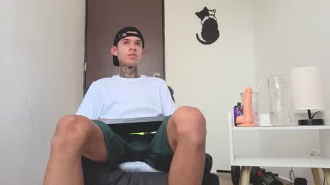 Snapshot of arteemiis chatting on 11-13-25, 10:36 online show from 11-13-25, 10:36