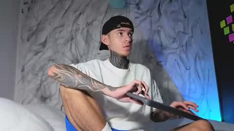 Snapshot of arteemiis chatting on 11-30-25, 05:44 online show from 11-30-25, 05:44