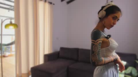 Linda  independent model artgeea online show from 02-07-26, 06:44