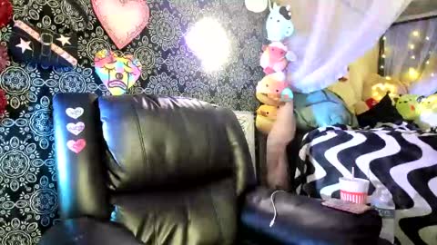 ArtsyHeartsyy online show from 02-25-25, 12:58