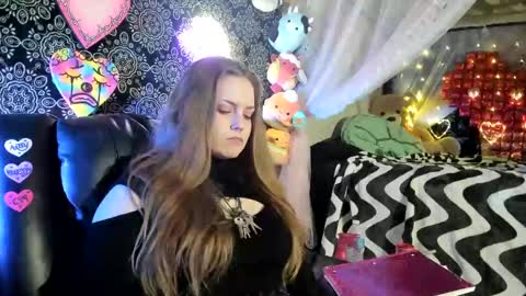 ArtsyHeartsyy online show from 03-07-25, 06:24