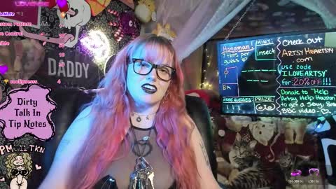 ArtsyHeartsyy online show from 12-18-25, 01:55