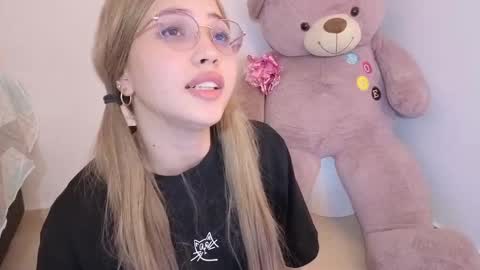 Snapshot of ary1_ chatting on 12-14-25, 04:51 Ary online show from 12-14-25, 04:51