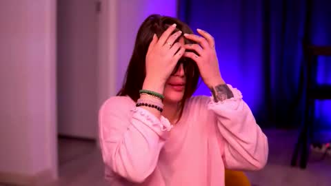 Lunaa  online show from 10-21-25, 06:41