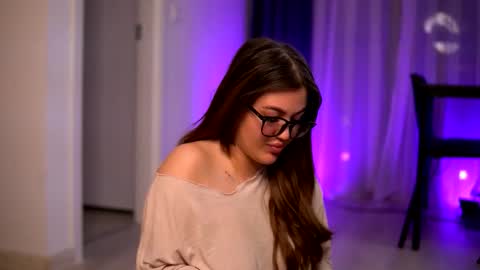 Lunaa  online show from 12-01-25, 07:41