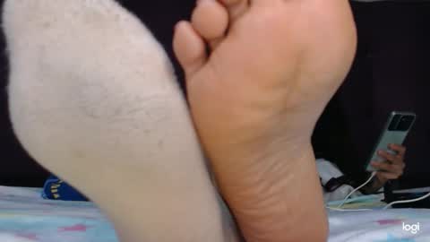 Snapshot of ash_nicefeet chatting on 10-21-25, 03:18 ashley online show from 10-21-25, 03:18