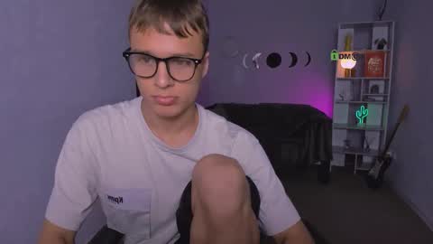 ash_raven_ online show from 10-16-25, 07:09