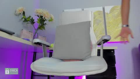 Snapshot of ashleey_thompsonn chatting on 12-15-24, 10:28 Ashley online show from 12-15-24, 10:28